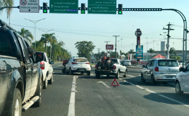 Acidente complica o trânsito no Pinheirinho