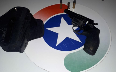 Homem é preso por porte ilegal de arma de fogo