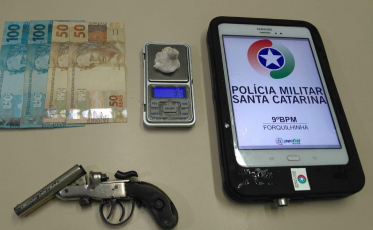 Drogas e arma apreendidas em Forquilhinha