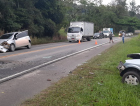 Dois carros batem de frente na SC-108