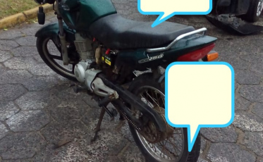 Motociclista fica ferido após colisão envolvendo outros dois veículos