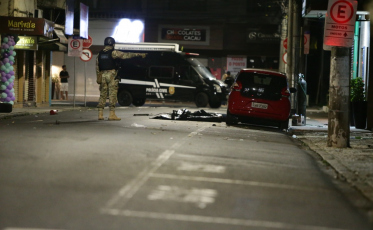 Suspeita de explosivos e primeiros vestígios dos bandidos