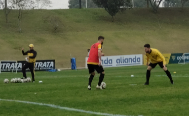Fellipe Mateus treina normalmente nesta segunda-feira