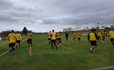 Clima tranquilo em treino comandado por Lalo no CT do Tigre (VÍDEO)