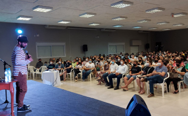 Mais de 600 pessoas participam de palestra de Bráulio Bessa em Içara