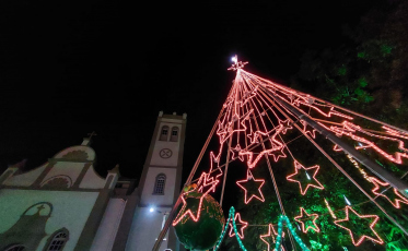 Içara inaugura reforma da Praça Central no acendimento das luzes de Natal