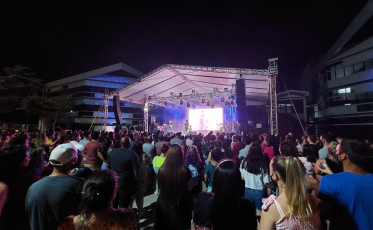 Içara encerra festividades de aniversário com show de Leandro Borges 