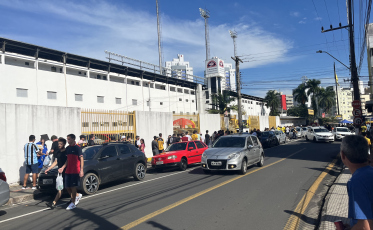 Torcedores formam filas para acompanhar o Jogo das Estrelas