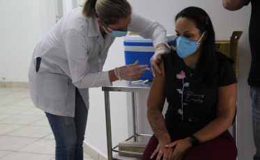 Primeiras doses da vacina contra a Covid-19 são aplicadas em Forquilhinha