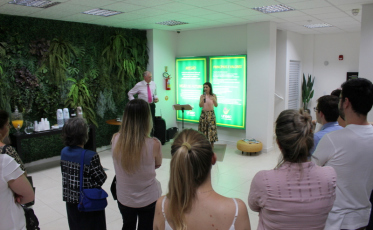 Irmãos criciumenses lançam livro na Unesc