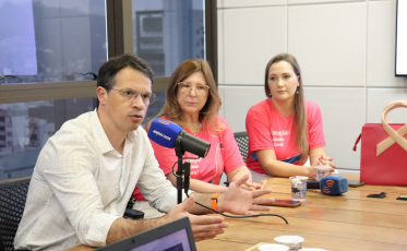 [Áudio] Outubro Rosa: Prevenção e diagnóstico precoce de câncer de mama e de colón 