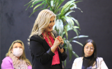 Curso de Enfermagem homenageia reitora Luciane Bisogin Ceretta