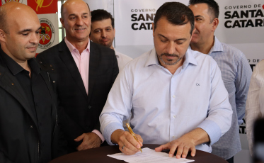 Em visita ao Sul, Carlos Moisés assina a ordem de serviço para duplicação da SC-445 (FOTOS)