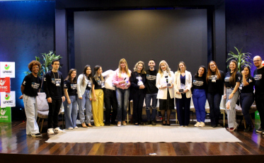 Luciane Ceretta recebe homenagem do curso de Psicologia da Unesc