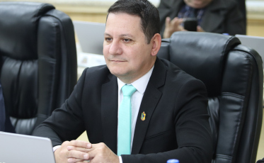 Câmara aprova prioridade em saúde e educação para crianças em abrigos