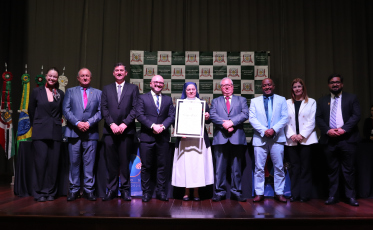 Câmara de Criciúma homenageia 70 anos do Colégio Michel em Sessão Especial