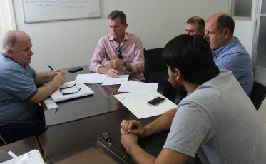 Celesc discute deslocamento de postes em Nova Veneza