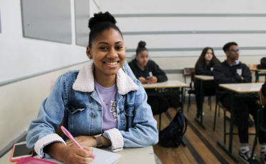 Escolas estaduais voltam às aulas nesta segunda-feira