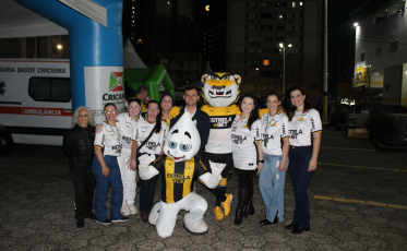 Secretaria de Saúde vacina 450 pessoas durante mutirão no jogo do Criciúma