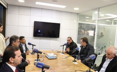 Pré-candidatos a prefeito de Criciúma participam de entrevista coletiva na Som Maior