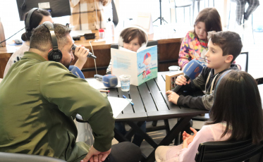 Do Avesso recebe crianças para falar sobre as férias