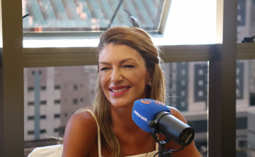 Giselle Tiscoski estreia nos microfones da Rádio Som Maior