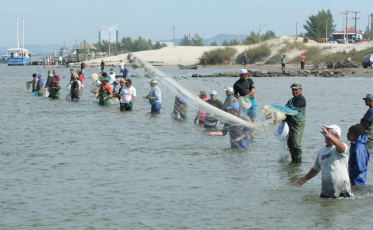 Após mais de 20 anos de espera, pesca artesanal do camarão ganha regulamentação histórica em SC