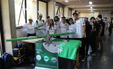 Equipe da Satc projeta aeronave mais leve em competição estudantil