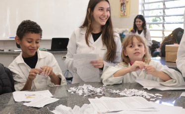 Técnico em Química do Colégio Satc realiza projeto sustentável com escola municipal de Criciúma