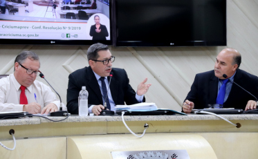 Por estratégia e mesmo com dinheiro, prefeitura não pagou Criciumaprev