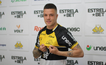 Renato Kayzer é apresentado no Criciúma e se diz pronto para a Recopa