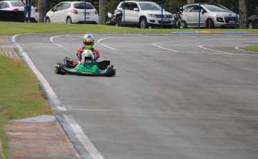 Kart elétrico da Satc impressiona pilotos na pista do Beto Carrero  