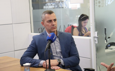 Criciumense transforma desafios em oportunidades vivendo na Inglaterra