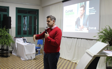 Satc inicia programa de Cursos Rápidos em Turvo com palestra sobre redes sociais 