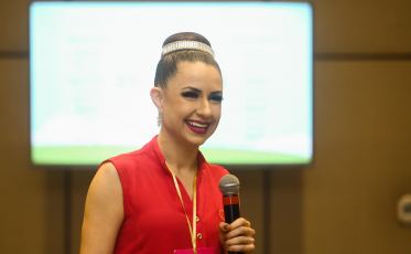 Referência nacional no ballet infantil, Simone Duarte é entrevistada no Nomes & Marcas