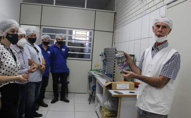 Parceria entre empresa e Senai garante inovação na indústria plástica