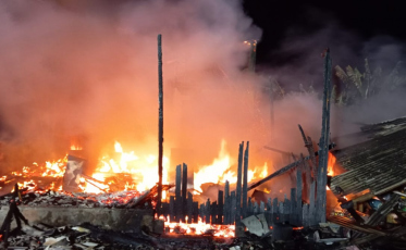 Casa é destruída por incêndio em Sombrio