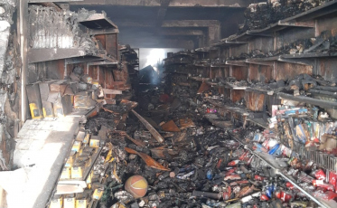 Corpo de Bombeiros leva 11 horas para combater incêndio de grandes proporções em Imbituba