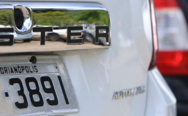 Pagamento em cota única do IPVA para placas terminadas em 1 vai até dia 31