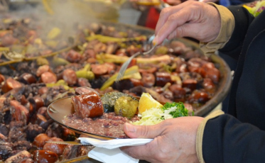 Bairro da Juventude realiza feijoada beneficente em formato drive-thru 