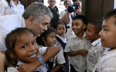 Colômbia apresenta educação bilíngue nas escolas de fronteira com o Brasil