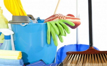 Mulheres gastam mais horas com tarefas domésticas do que homens