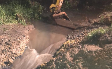 Trabalho para conter água na Imigrantes Poloneses (VÍDEO)