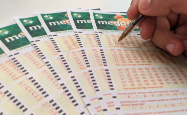Concurso 3033 da Mega-Sena: veja os números sorteados neste domingo (19)