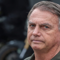 Em prisão domiciliar, Bolsonaro tem visitas suspensas e sofre novas restrições do STF