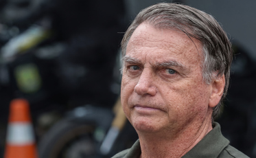 Em prisão domiciliar, Bolsonaro tem visitas suspensas e sofre novas restrições do STF