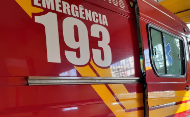 Duas pessoas ficam feridas após atropelamento e motorista foge do local em Araranguá