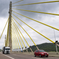 Ponte Anita Garibaldi é reaberta parcialmente após 10 dias 