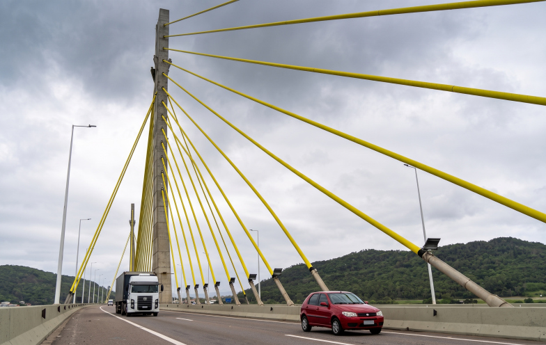 Ponte Anita Garibaldi é reaberta parcialmente após 10 dias 