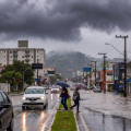Mais de 40 cidades de SC entram em alerta para temporais com granizo